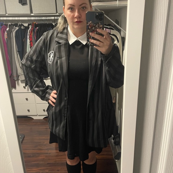 Meet your Posher, Amanda - Picture 2 of 5